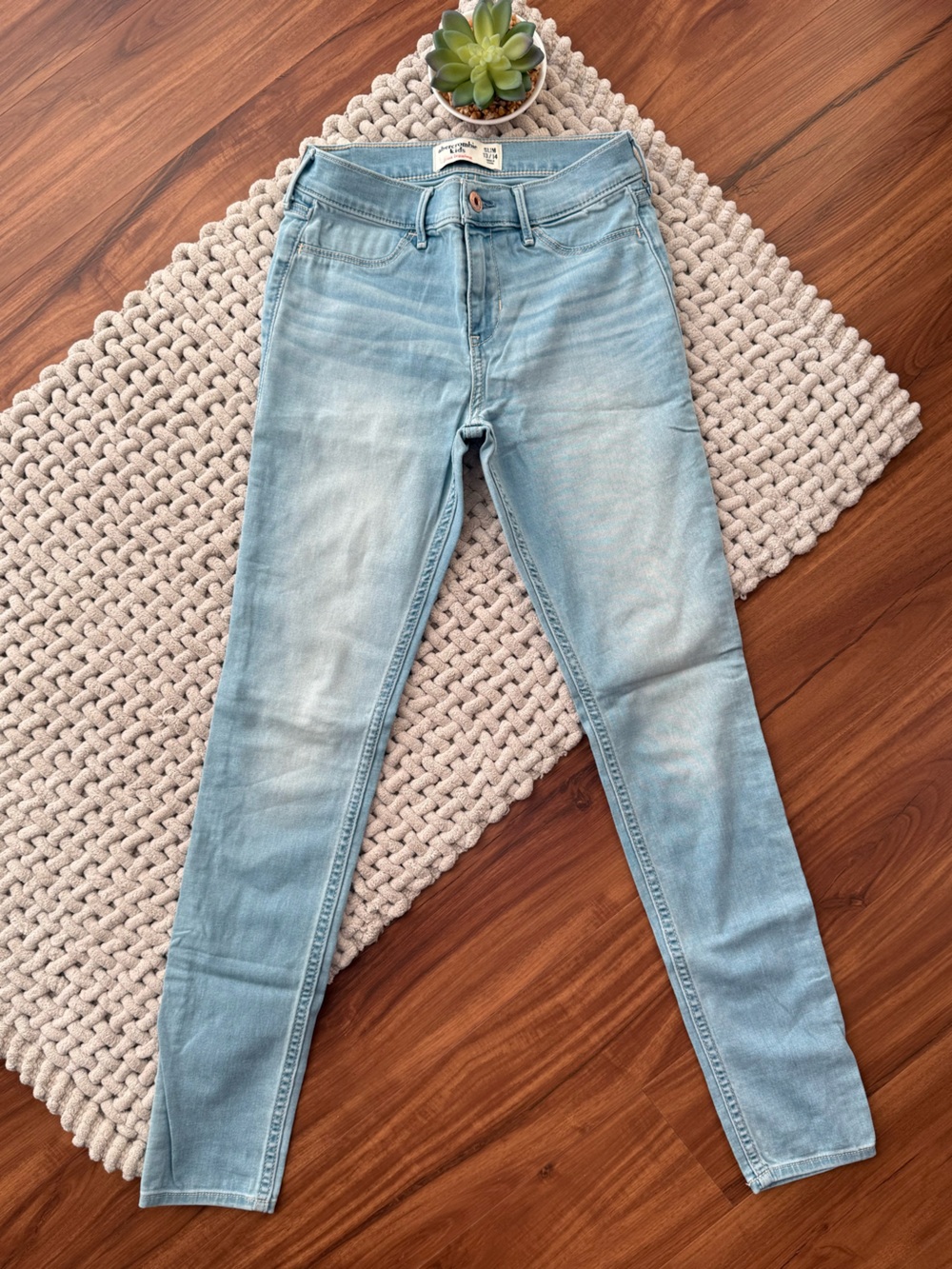 Abercrombie | Kids Jean Leggings Slim Fit in Light Wash | 13/14